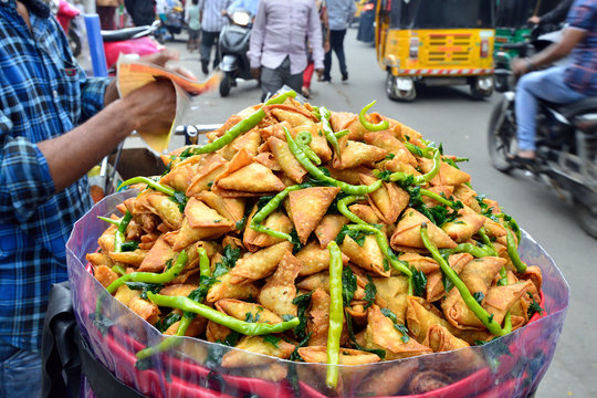 Vendeur de street food en Inde